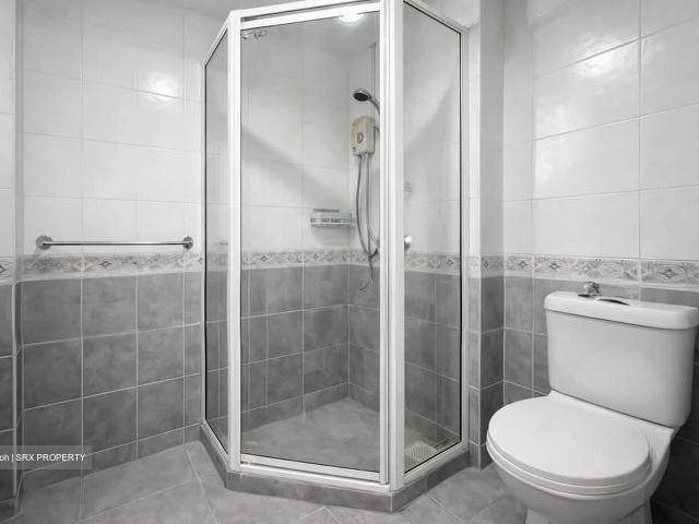 Eastvale D18, Condominium