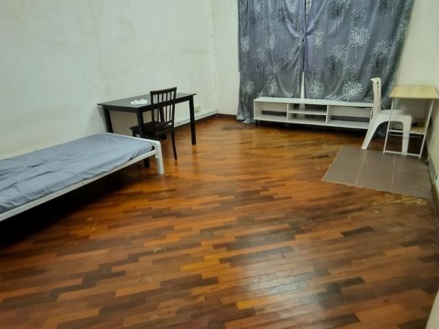 Easy Move In Middle Room For Rent in Puchong NO DEPOSIT‼️