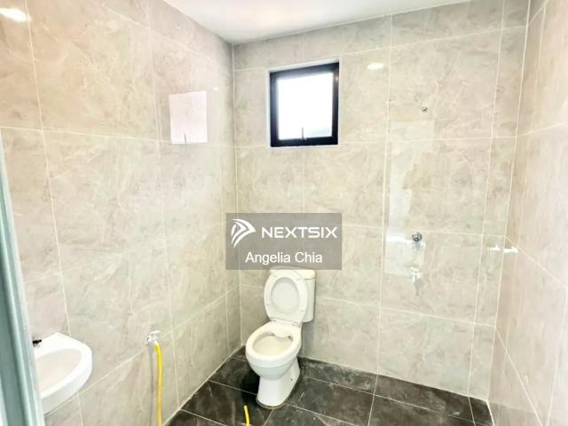 Easy access to skudai highway、near paradigm mall
