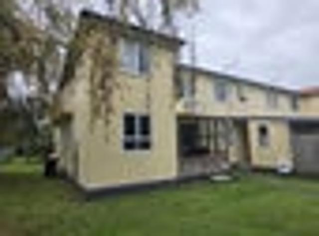 EASY CARE 2 BEDROOM UNIT CENTRAL LOCATION