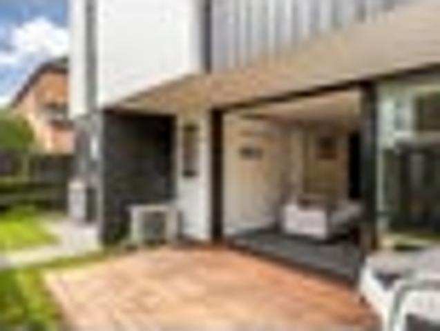 Easy Care Executive Style Living
