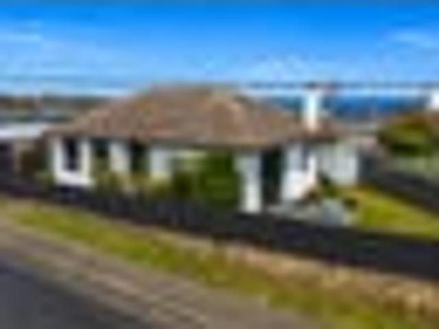 Easy Care Living in Sought After Waverley
