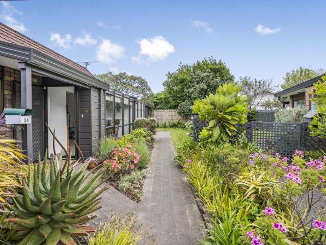 Easy Care Home in the Heart of Petone