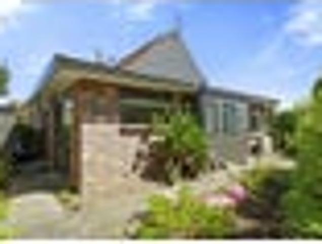 Easy Care Townhouse in the Heart of Petone