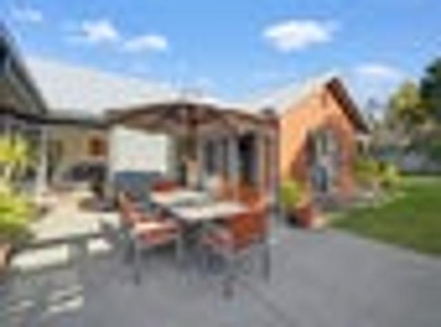 Easy Family Living in the Heart of Lincoln