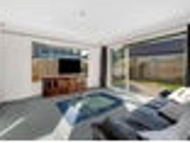 Easy Family Living on Freehold Title