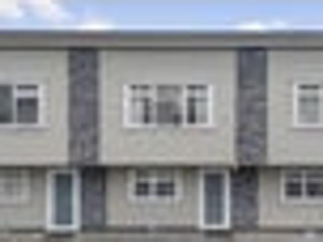 EASY LIVING, CONVENIENT LOCATION!