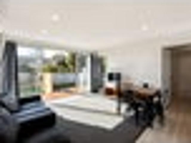 Easy Living, Prime Location!