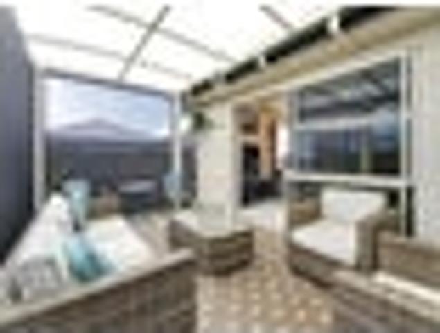 Easycare Living on Annesbrook Drive!