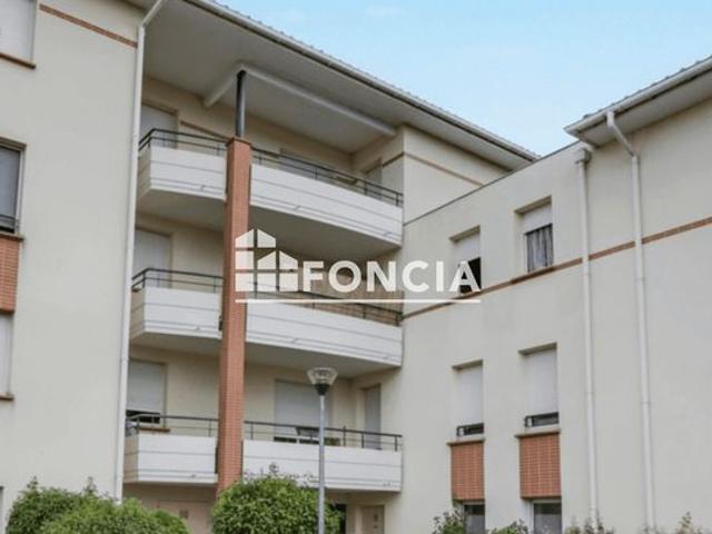 Eaunes, T2 avec terrasse et parking dans belle résidence avec piscine