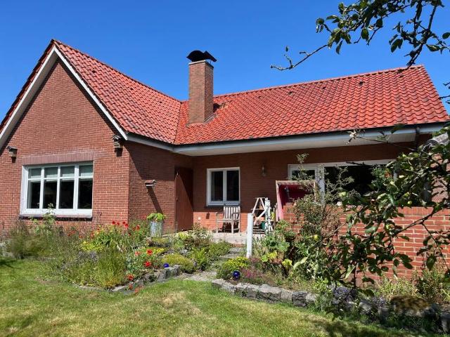 Ebenerdig Wohnen zentral in ZETEL / Tolles Grundstück / Garage