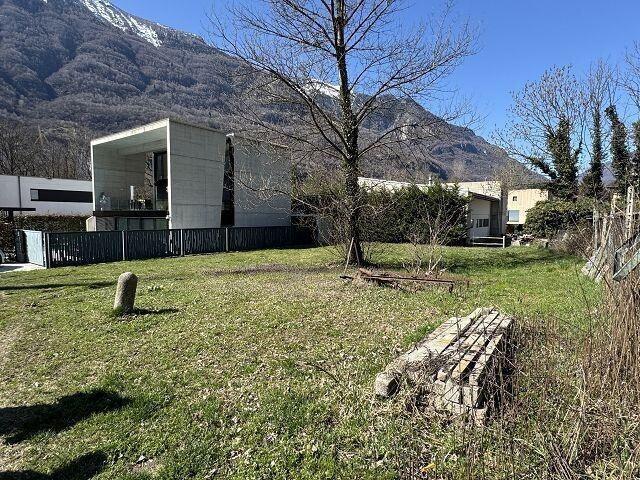 ebenes Baulandgrundstück von 460 m2 an sehr ruhiger, sonniger Lage / plot of 460 m2 very quiet, sunny with good access