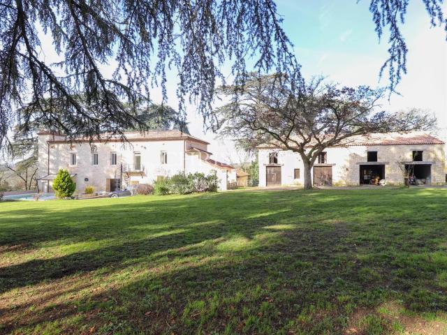 Éblouissant Domaine Rural Niché dans 15 Hectares de Parc et. 613m² Agen