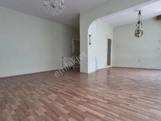 Ege Emlaktan Şehir Merkezinde Kiralık 3+1 Geniş Daire
