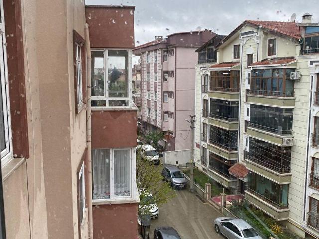 EGE EMLAK'TAN ESKİ HASTANE YANINDA SATILIK GENİŞ 2+1 DAİRE