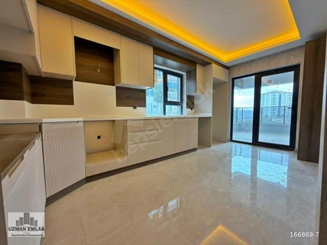 EGE MAHALLESİNDE VADİ MANZARALI 3+1 155m2