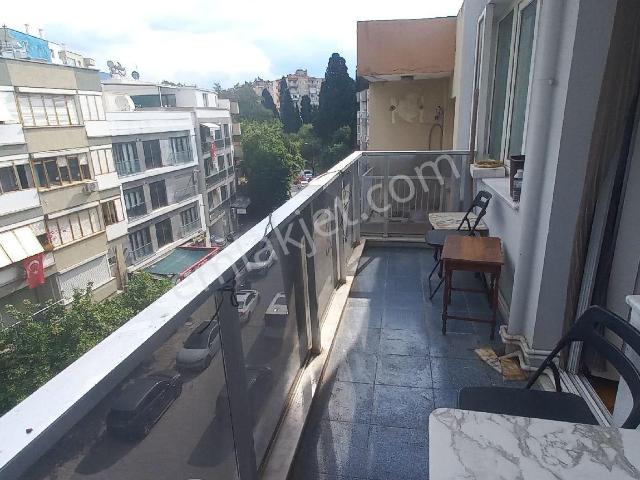 Ege Üniversitesi Bornova Metro Kavşağına 50 Metre Eşyalı Doğalgazlı 3+1 Kiralık Daire