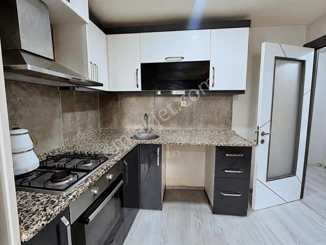 Ege Üniversitesine Komşu 5 Yıllık 1+1 Kullanışlı Satılık Daire