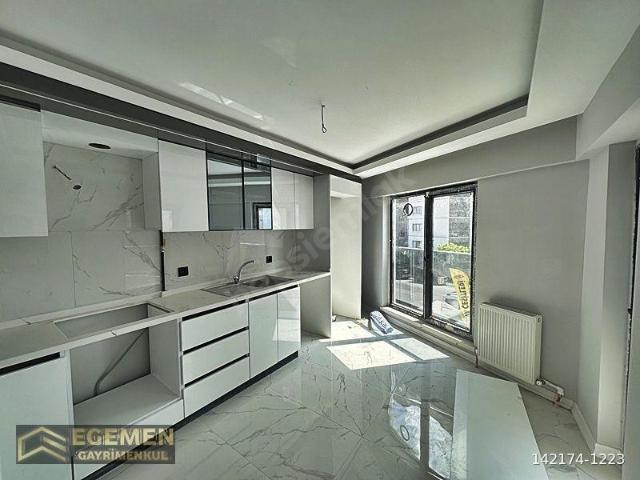 EGEMENY. YAHYALARDA SIFIR GENİŞ EBEBEYN BANYOLU KİRALIK DAİRE