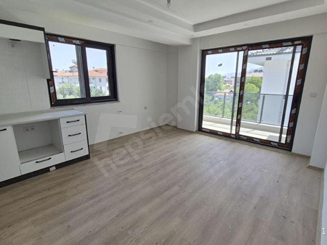 EGEPORT EMLAKTAN SATILIK CUMHURİYETTE 1+1 GENİŞ DAİRE
