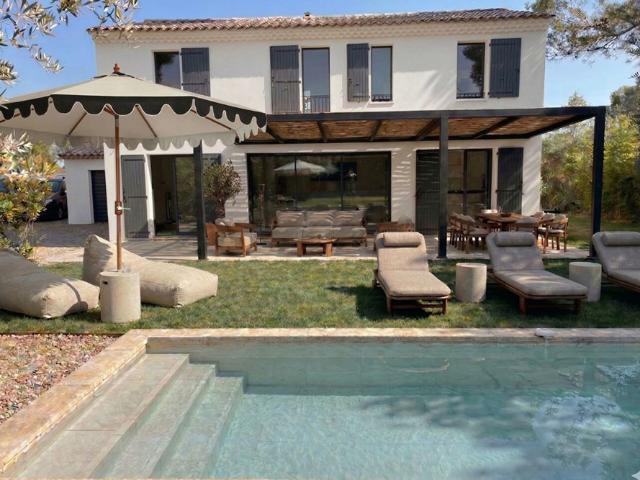 ÉGUILLES VILLA CONTEMPORAINE PRESTATIONS HAUT DE GAMME DOMAINE SÉCURISÉ