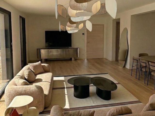 ÉGUILLES VILLA CONTEMPORAINE PRESTATIONS HAUT DE GAMME DOMAINE SÉCURISÉ