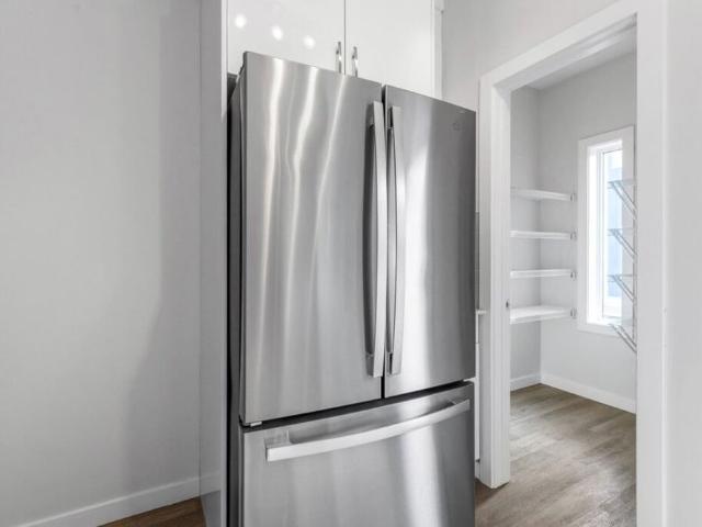 Edmonton Unfurnished townhouse Rental in Hamptons Spacious UNFURNISHED Townhome With Double Garage In West End Community