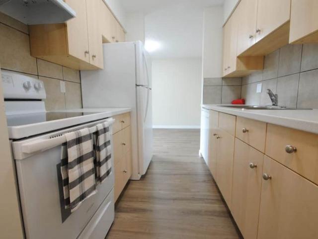 Edmonton Unfurnished townhouse Rental in Southwest Updated townhouse in Brander Gardens