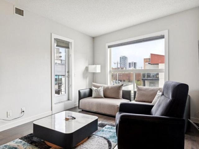Edmonton Unfurnished apartment Rental in Westmount TOP FLOOR END UNIT: UNFURNISHED 2 BEDROOM, 2 BATHROOM CONDO IN WESTMOUNT