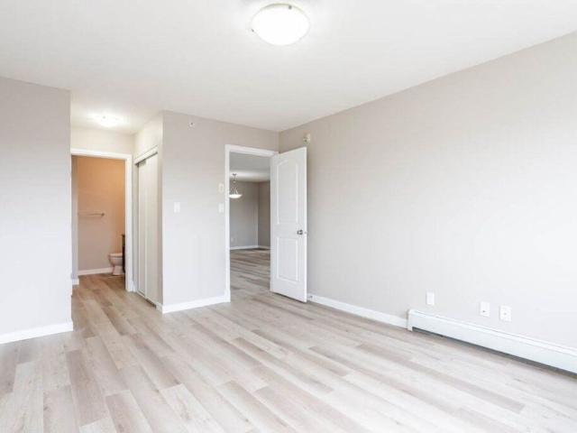 Edmonton Unfurnished Condo Rental in Terwillegar 2 Bedroom With Office Den in Terwillegar
