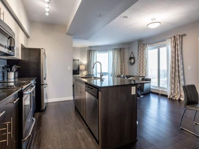 Edmonton Furnished Condo Rental in Downtown Modern Furnished Suite | Heart of Downtown