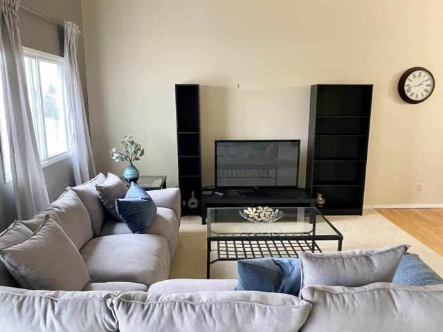 Edmonton Furnished Condo Rental in Lansdowne Stunning 2 Level Condo in Aspen Gardens