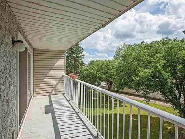Edmonton Furnished Condo Rental in Southwest Cozy 2 bedroom in Riverbend