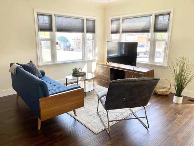 Edmonton Furnished house Rental in McCauley Newly Renovated Main Floor Of House In North Central Edmonton