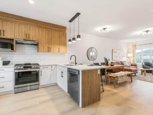 Edmonton Furnished townhouse Rental in Orchards Ellerslie Stunning 3 Bedroom Townhome in New South Edmonton Community