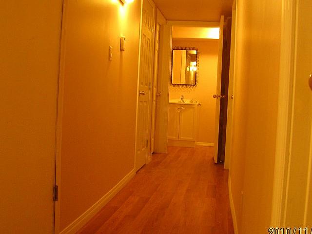 Edmonton Near Century Park Lrt Fully Furnished Room In Basement