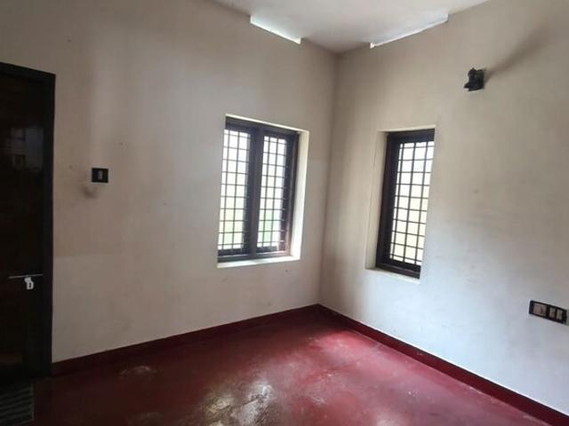 Edappally, Kochi East Commercial Showroom 1600 Sq. Ft. in Edappally Kochi Listing ID: #10319