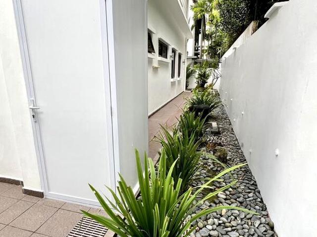 Eden Park D10, Detached