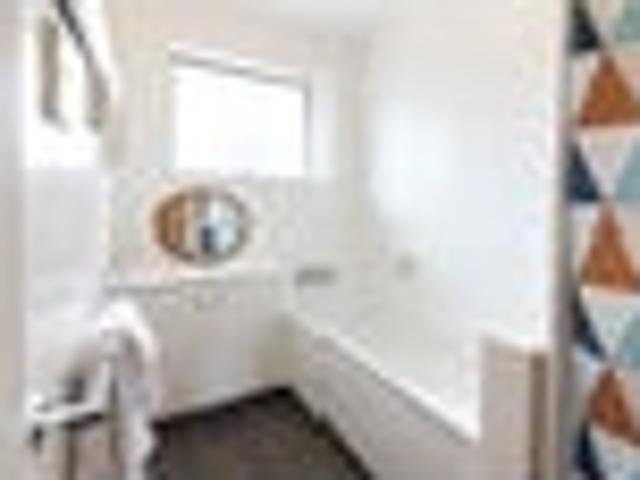 Edgeware, 2 bedrooms, $485 pw