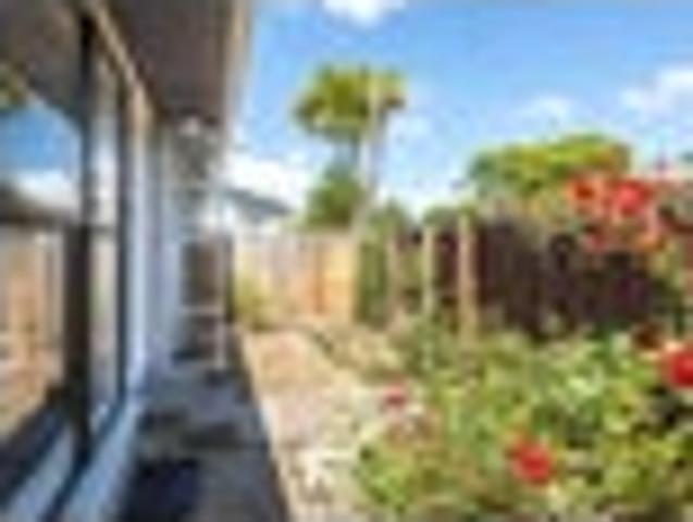 Edgeware, 2 bedrooms, $495 pw