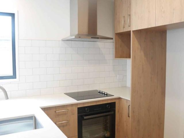 EDGEWARE SHORT TERM LEASE, 2 BEDROOMS, 1 BATHROOM, HEATPUMP, SINGLE INTERNAL ACCESS GARAGE