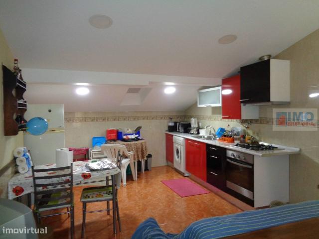 Edifcio c/ T3 e Espao de comercial j a rentabilizar