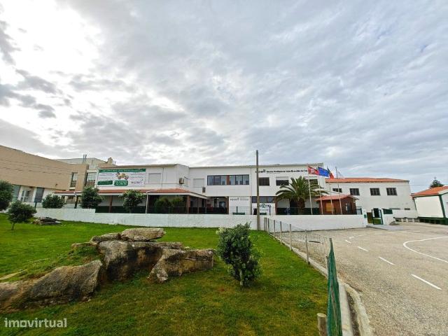 Edifcio com possibilidade para apartamentos bem perto da costa em.