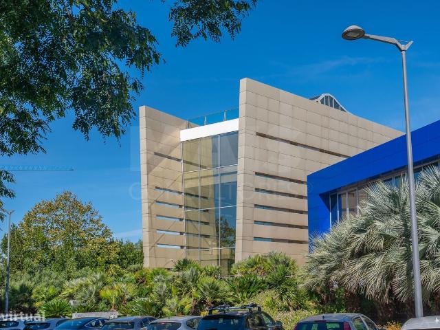 Edifcio Comercial em Oeiras Lisboa