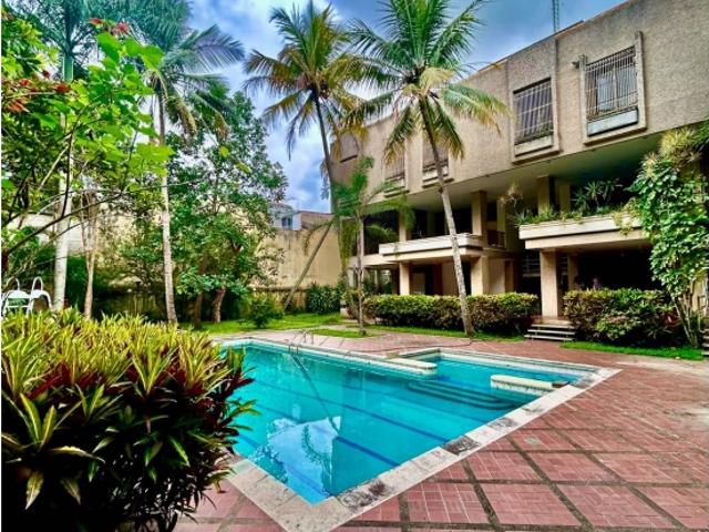 Edif en venta Los Chorros 2 aptos dúplex. Posibilidad de ampliar a 4