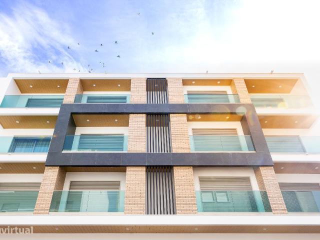 Edifcio 11 Ferno Magalhes T5 Duplex, novo a estrear