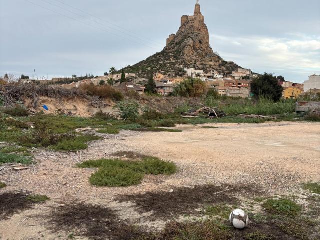 EDIFICACION CON PARCELA EN MONTEAGUDO