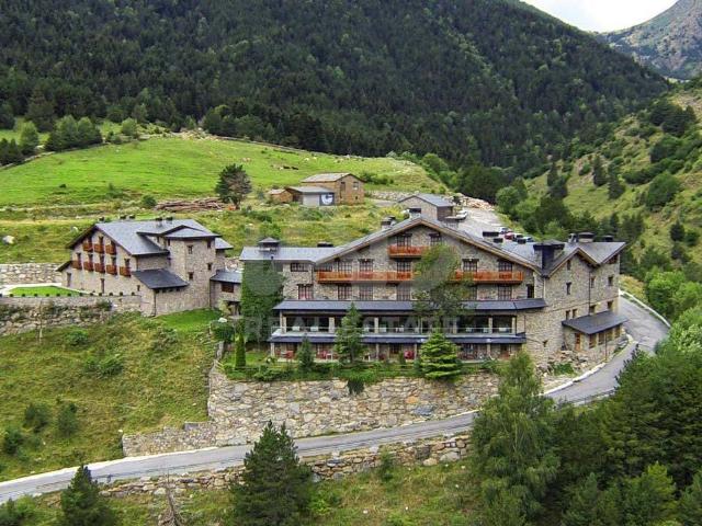 Edificio 4716 m2