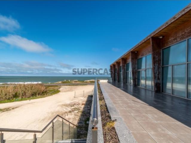 Edifício 1ª linha de mar Peniche opções múltiplas de investimento