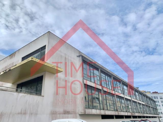 Edifício 3 pisos+1 e estacionamento Sintra